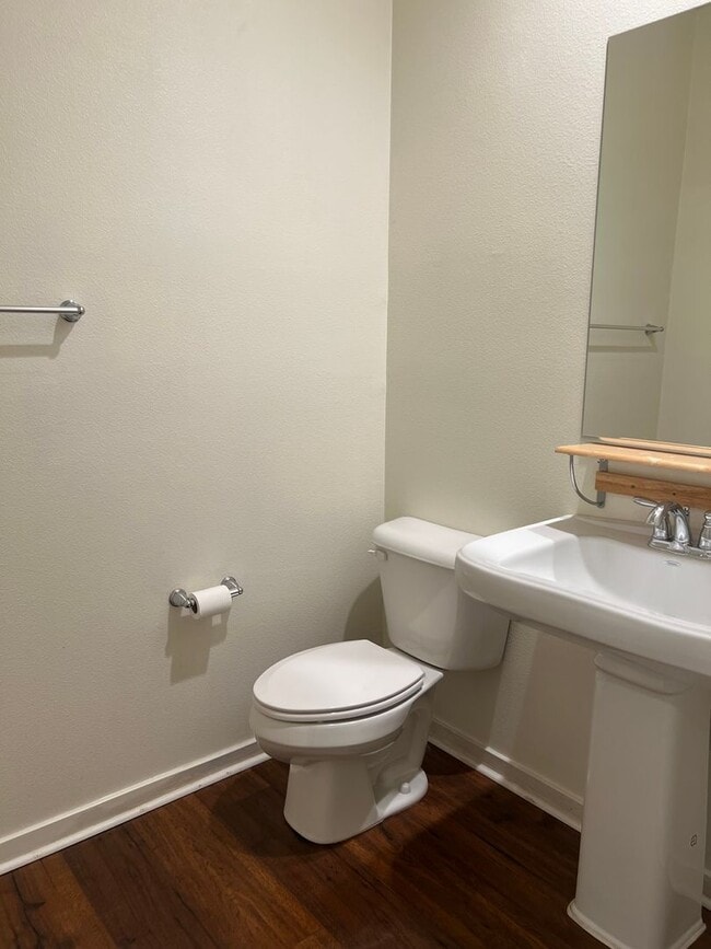 Building Photo - 3 Bedroom Plus Bonus Room Single Family Ho...