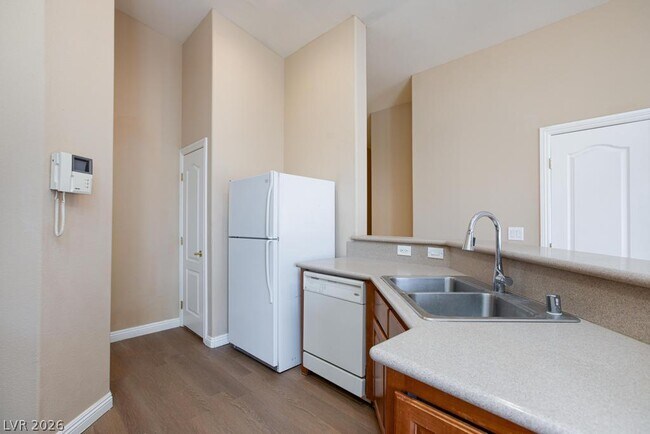 Building Photo - 8800 Horizon Wind Ave