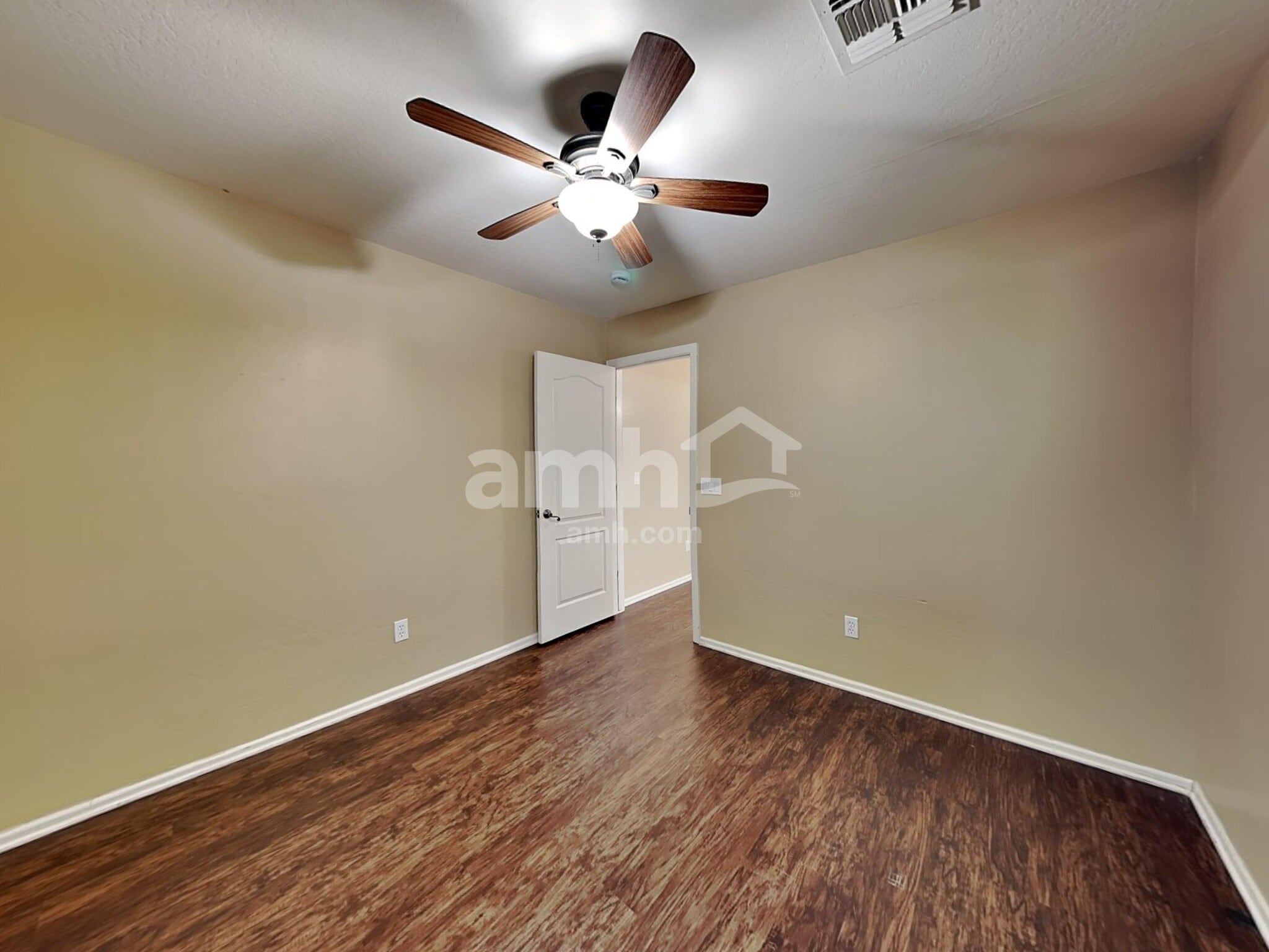 Building Photo - 433 E Penny Ln