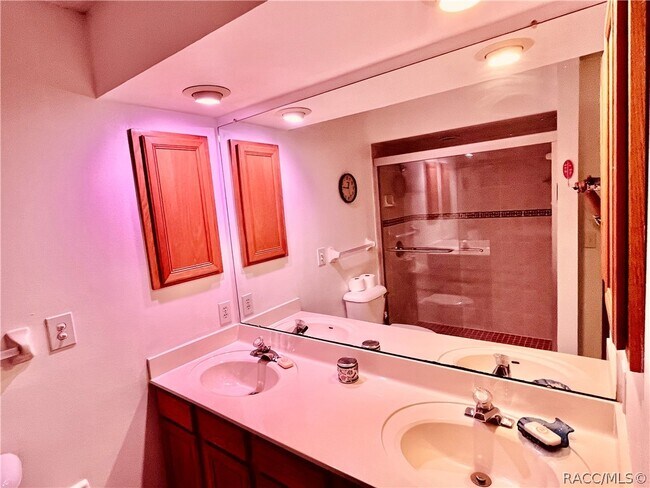 Building Photo - 801 N Country Club Dr