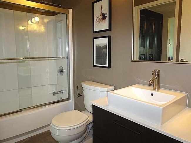 Upstairs Bathroom - 563 Winesap Dr