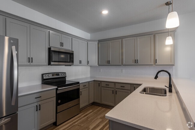 2BR, 2BA - 1,100SF - The McKinley