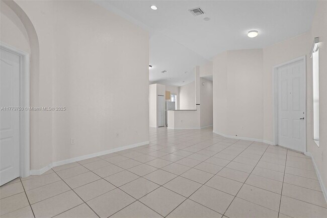 Building Photo - 1270 NE 39th Ave