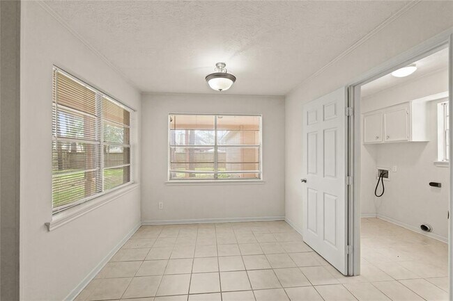 Building Photo - 14110 Saddlebend Dr