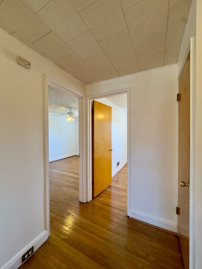 Building Photo - 5781 Edgepark Rd