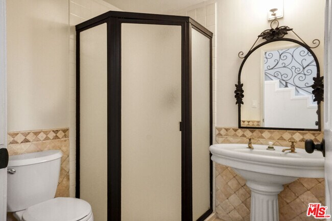 Building Photo - 209 N Doheny Dr