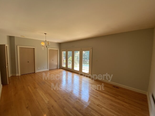 Building Photo - 11225 N Club Dr