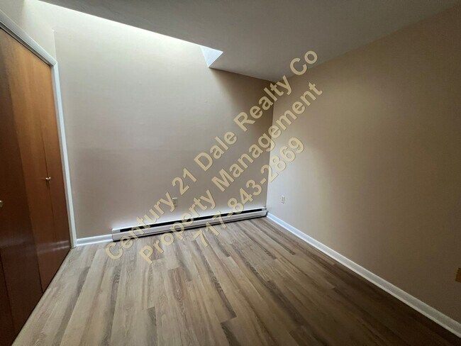 Building Photo - Beautiful 2 Bedroom Apartment on East Market Street