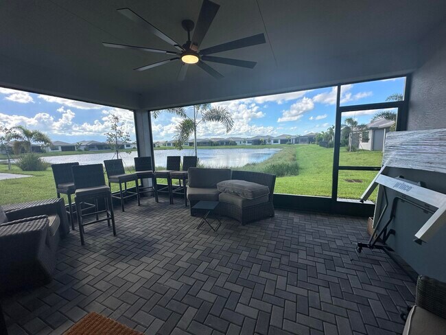 Building Photo - 11583 SW Oceanfront Ct