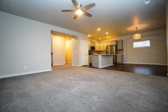 Building Photo - 6113 N Colosseum Ave