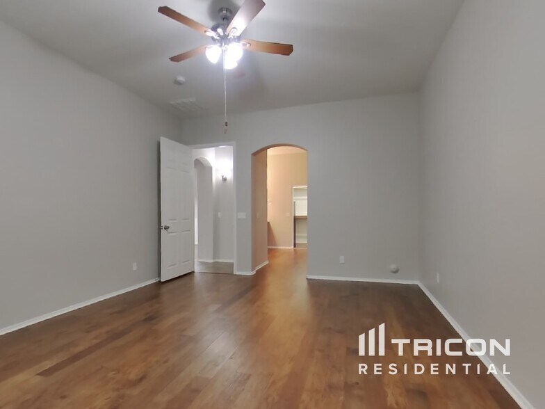 Building Photo - 13570 W Port Au Prince Ln