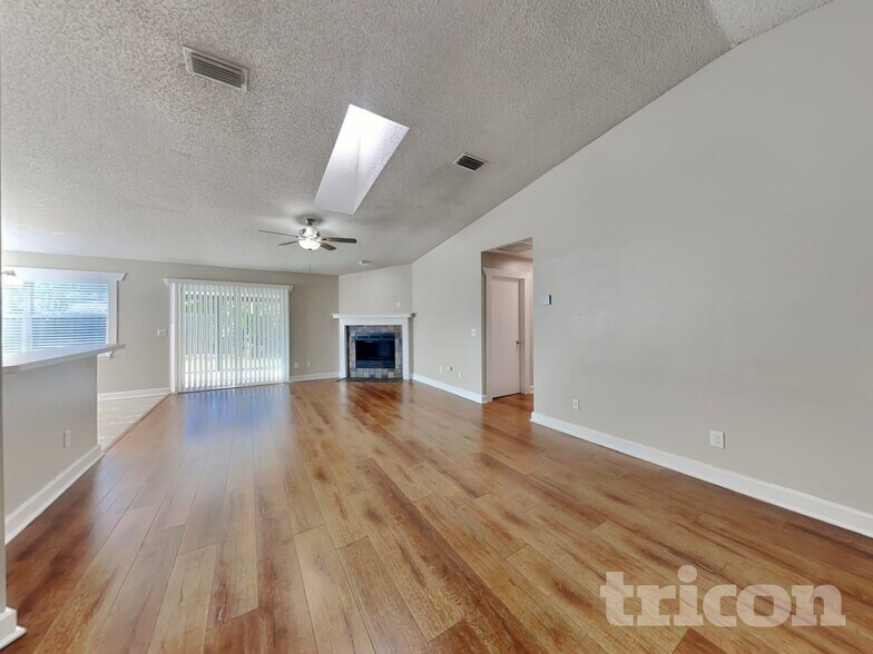 Building Photo - 344 Dijon Dr S
