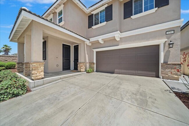 Building Photo - Beautiful Home with Private Climate Controlled Suite