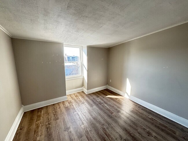 Building Photo - charming semi-detached Allentown home