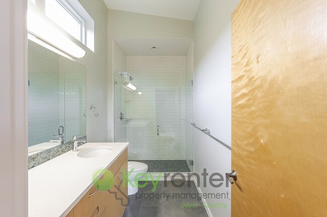 Building Photo - Modern Seattle Home Featuring Hardwood Floors and Style