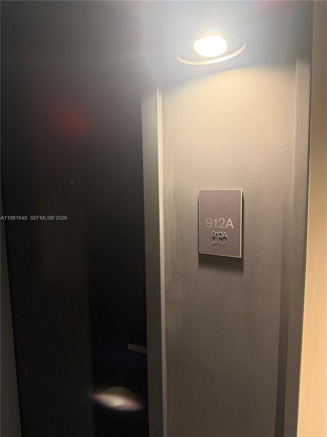 Building Photo - 121 NE 5th St