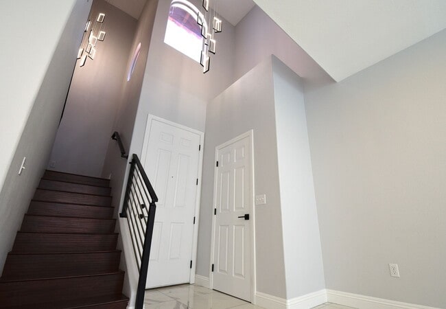 Building Photo - Charming Mediterranean-Style Townhome in G...