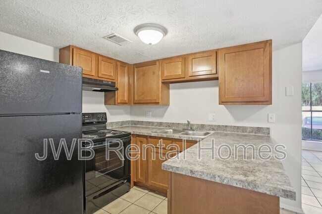 Building Photo - 909 Bert Rd