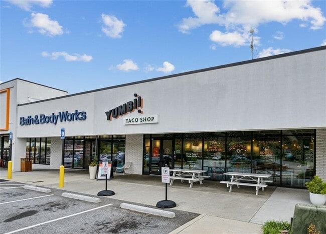 Building Photo - 2090 Emmet Pk Ln