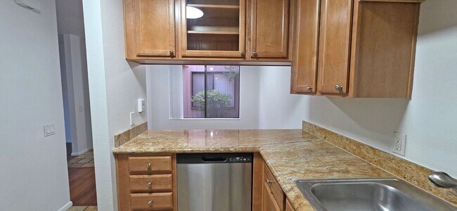Building Photo - 508 Woodside Oaks