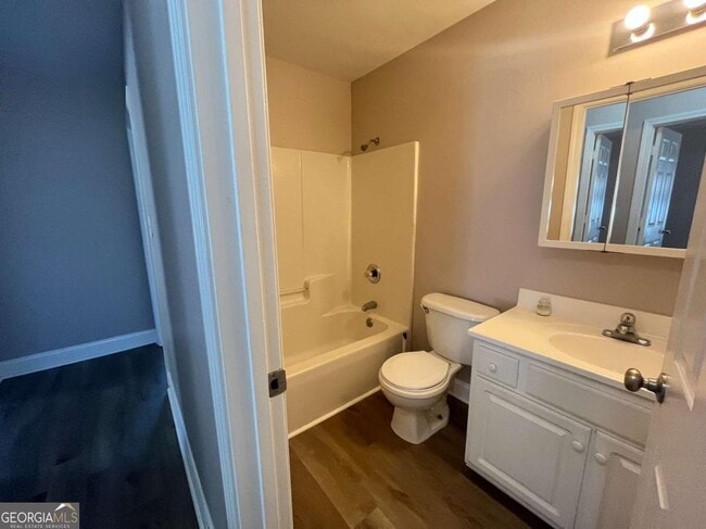 Building Photo - 100 Fair Oaks Dr