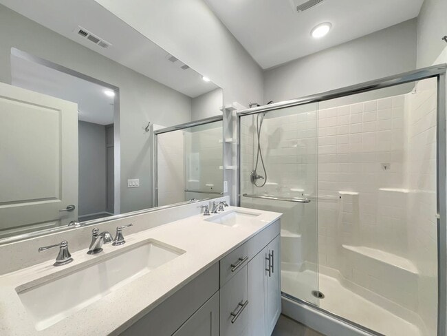 Building Photo - Great 3B/2.5BA Townhome in Otay Mesa!