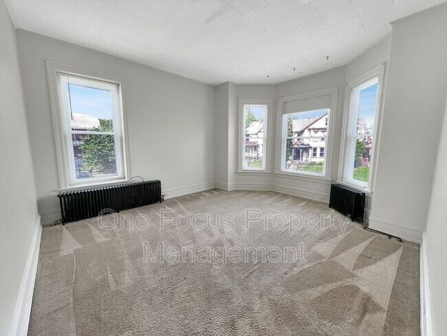 Building Photo - 727 Hepburn St