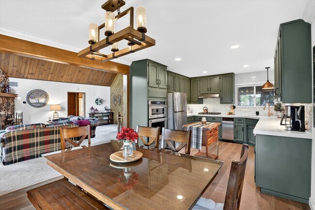 Building Photo - 26633 Thunderbird Dr