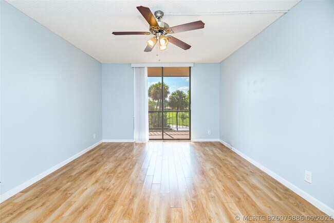 Building Photo - 3900 N Hills Dr