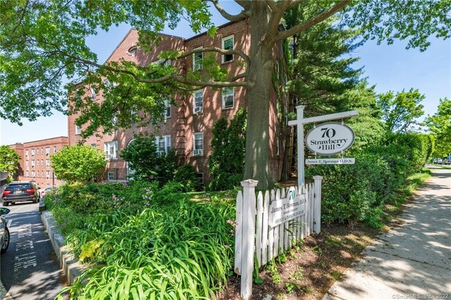 Primary Photo - 70 Strawberry Hill Ave