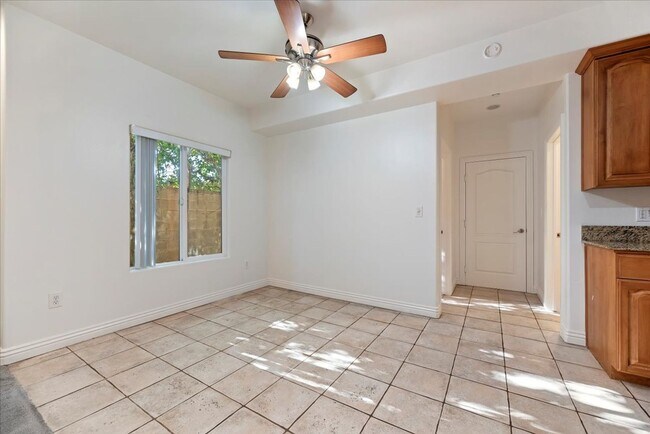 Building Photo - 637 N Fairview St