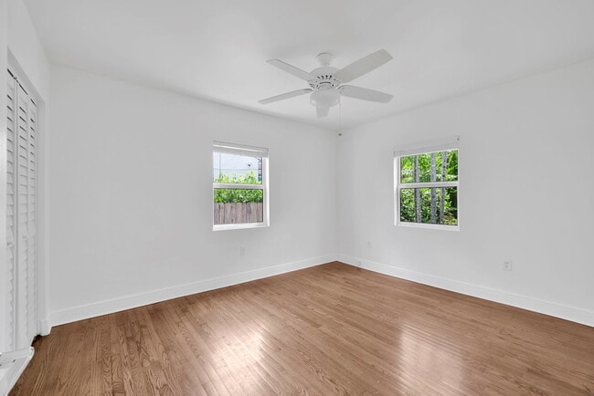 Building Photo - 4630 SW 12th St