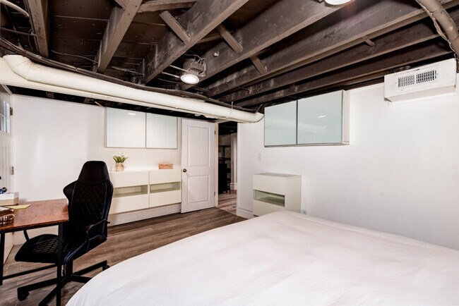 Building Photo - 3971 Juniata St