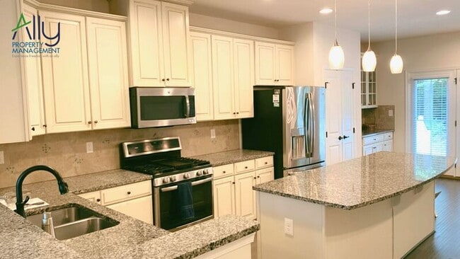 Building Photo - 2044 BethPage Ct