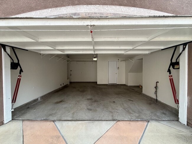 Building Photo - Spacious 3bd/3ba Located in Miramar Ranch North!