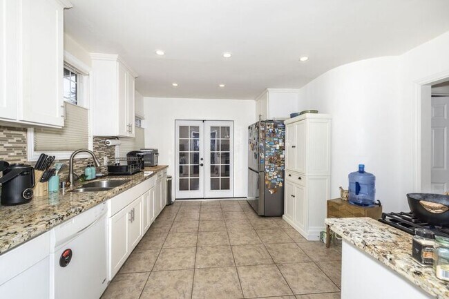 Building Photo - 3440 Oak Knoll Blvd