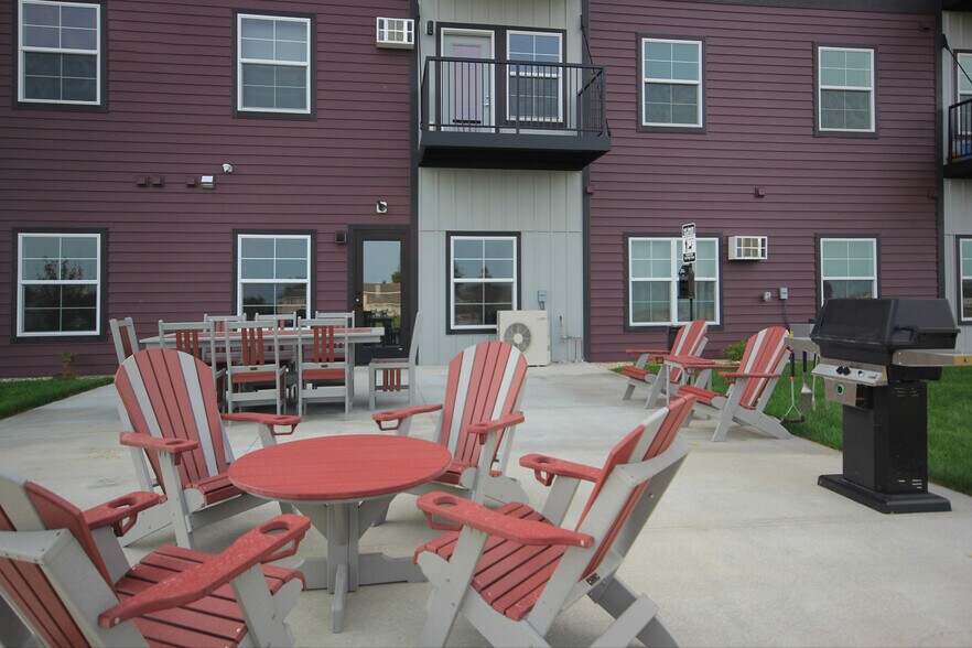 Courtyard - Eleven01 Apartments