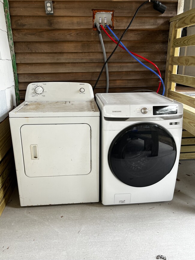 On-site washer and dryer - 1903 Hampton Ave