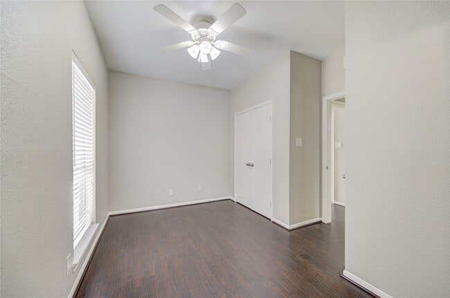 Building Photo - 726 Bering Dr