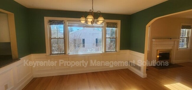 Building Photo - 127 College Cir