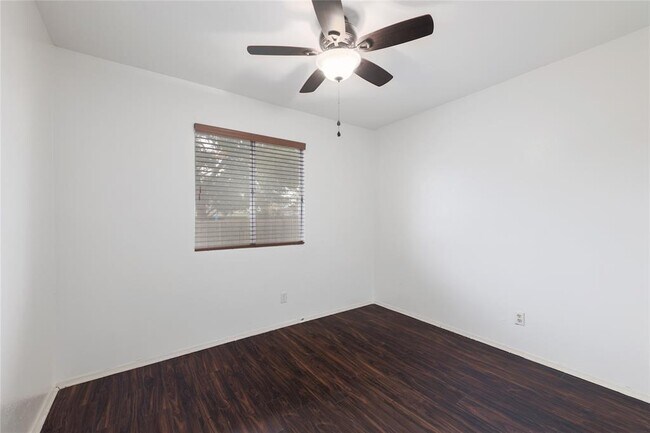 Building Photo - 6903 Skynook Dr