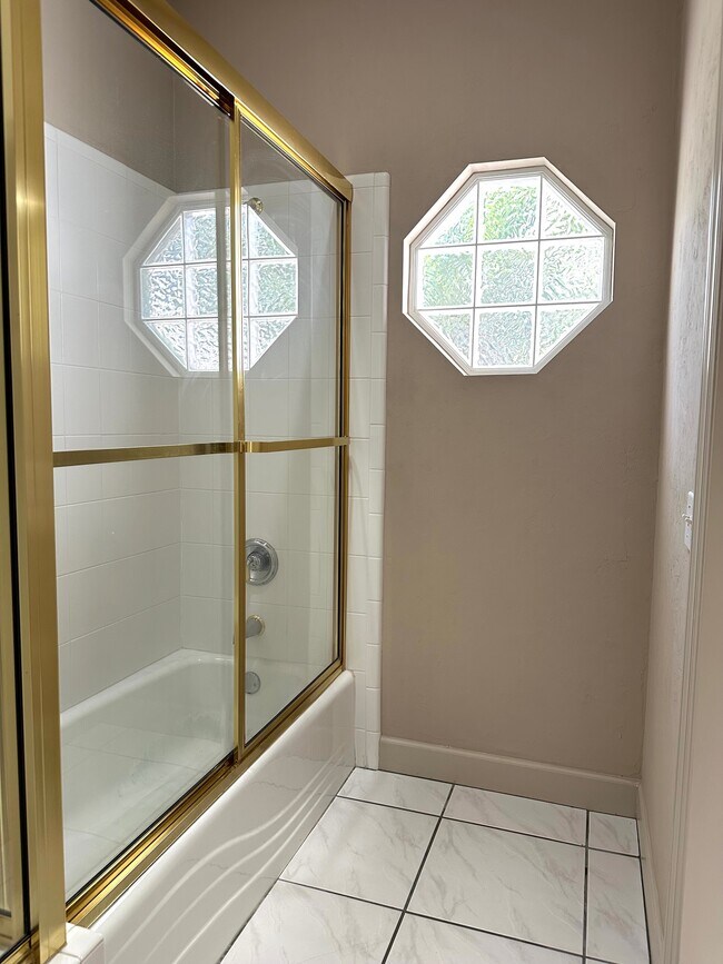 Building Photo - 10947 Palmetto Blvd