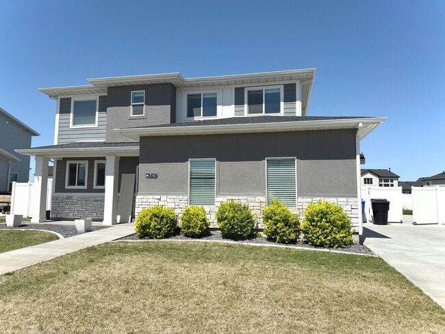 Building Photo - 4 bedroom 2.5 bath Plain City House