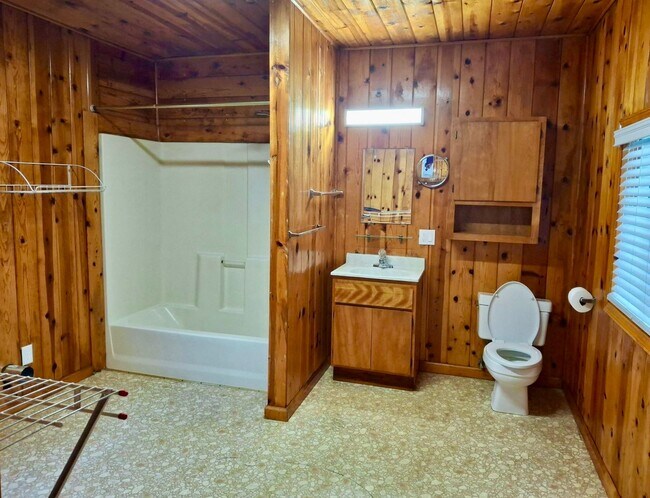 Building Photo - STUDIO COUNTRY HOUSE WITH PASTORAL SUNSET VIEW