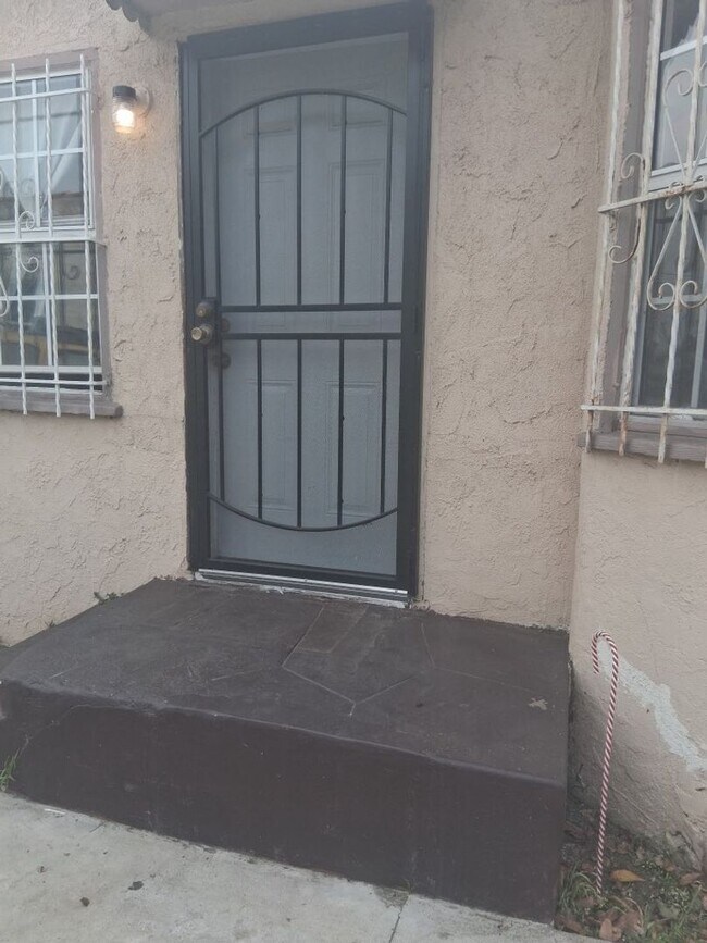 Building Photo - 95th Street, Los Angeles CA 90044