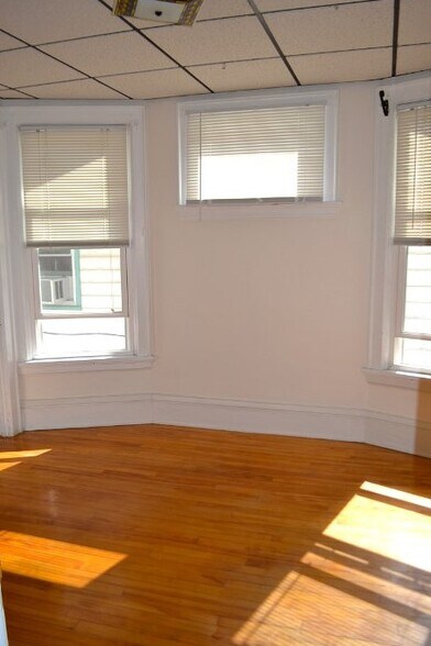 Building Photo - 1037 Jenifer St