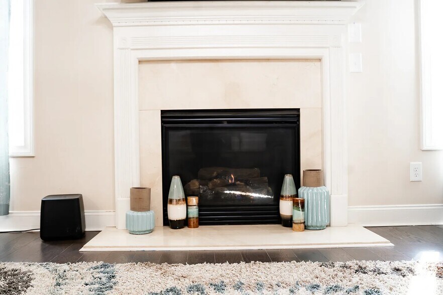 Building Photo - 4433 Pond Edge Rd