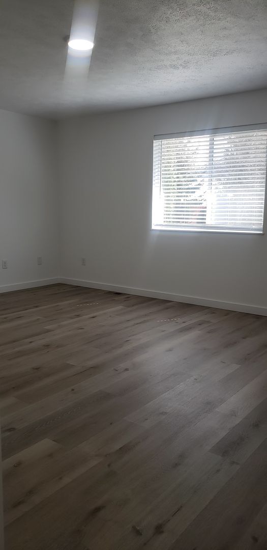 Building Photo - Beautiful Home with Large Yard, Privacy & ...