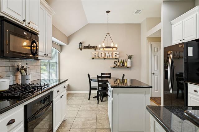 Building Photo - 910 Fox Ridge Trail