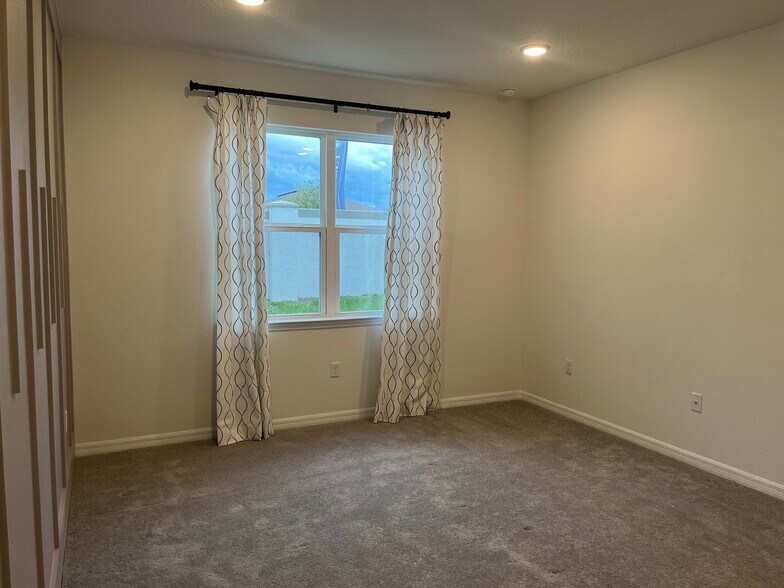 Building Photo - 1658 Blue Lagoon Cir